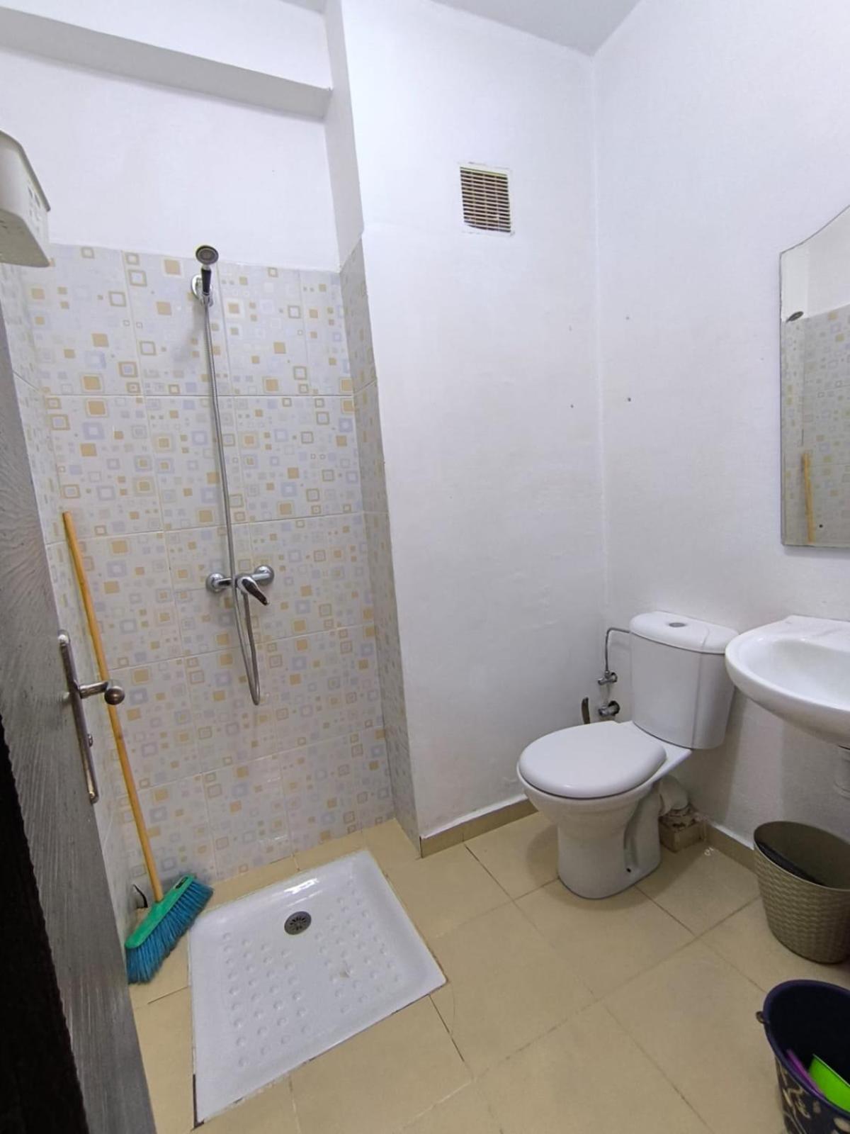 Apartment Super *